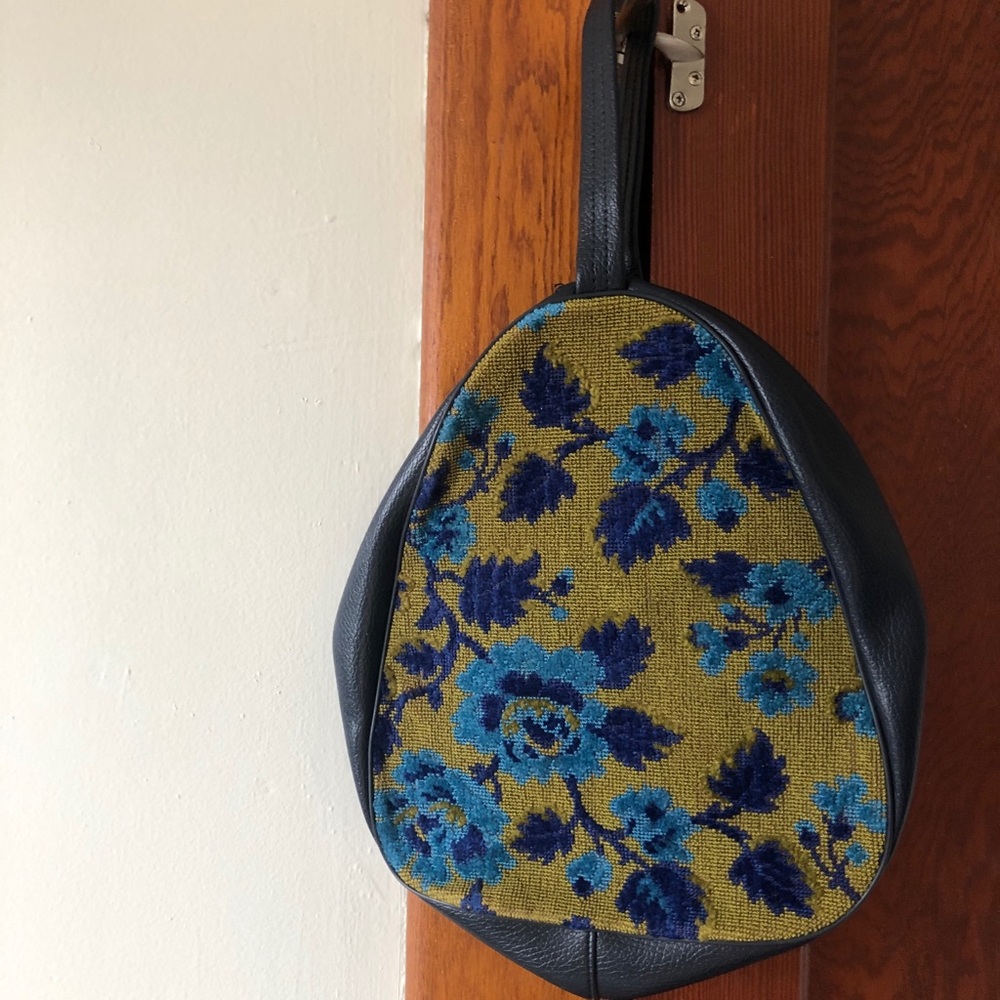 Vintage embroidered purse, 1970s.